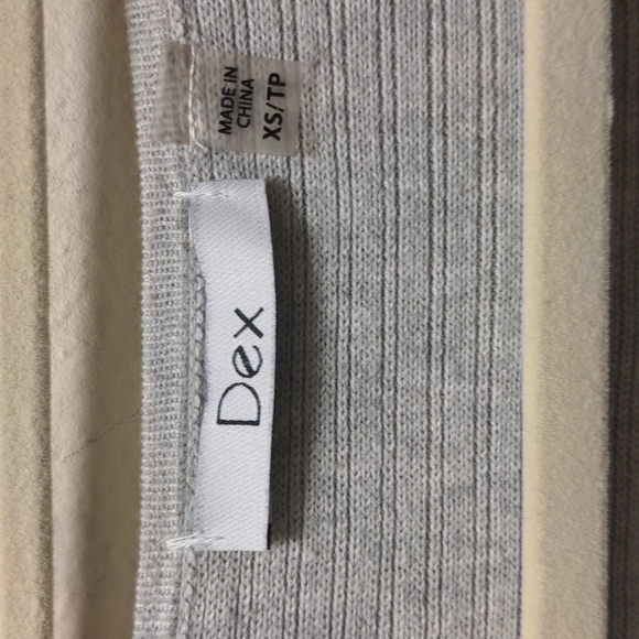 Dex Sleeveless Flowy Cardigan - Picture 2 of 7